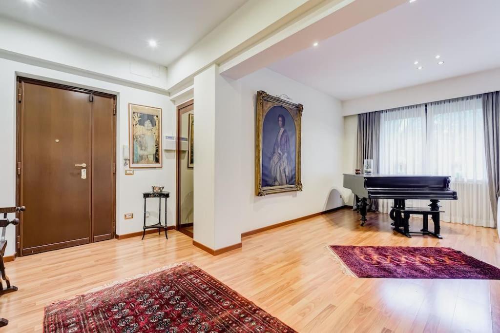 Exclusive Apartment In Eur Lake Rome Exterior photo