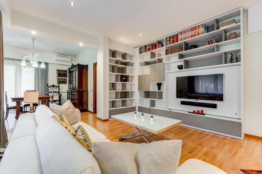Exclusive Apartment In Eur Lake Rome Exterior photo